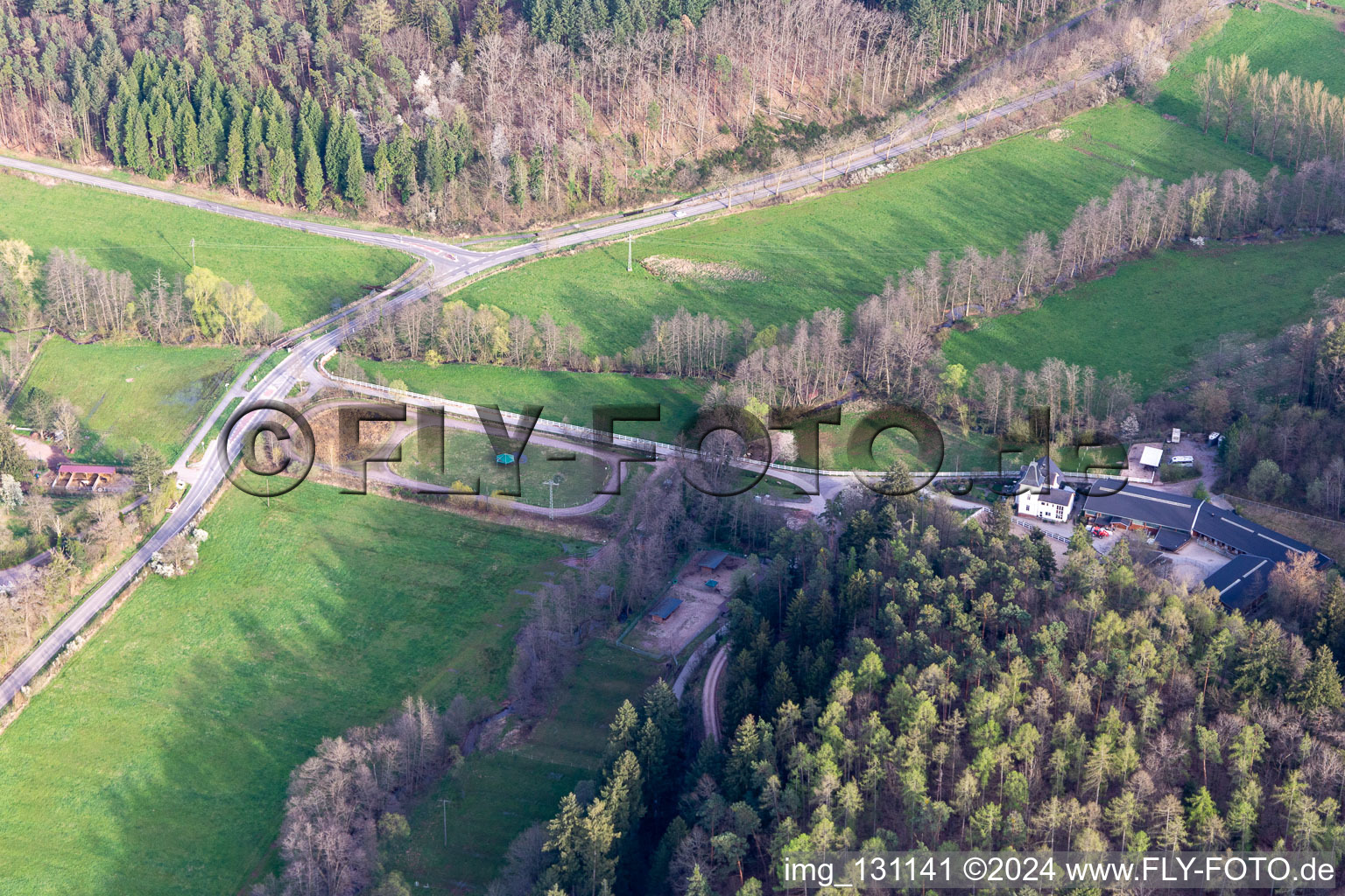 Vue aérienne de Bon Waldeck à Eußerthal dans le département Rhénanie-Palatinat, Allemagne