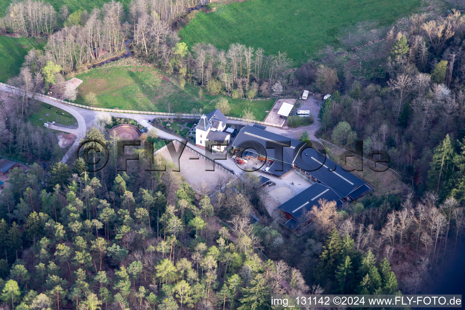 Photographie aérienne de Bon Waldeck à Eußerthal dans le département Rhénanie-Palatinat, Allemagne