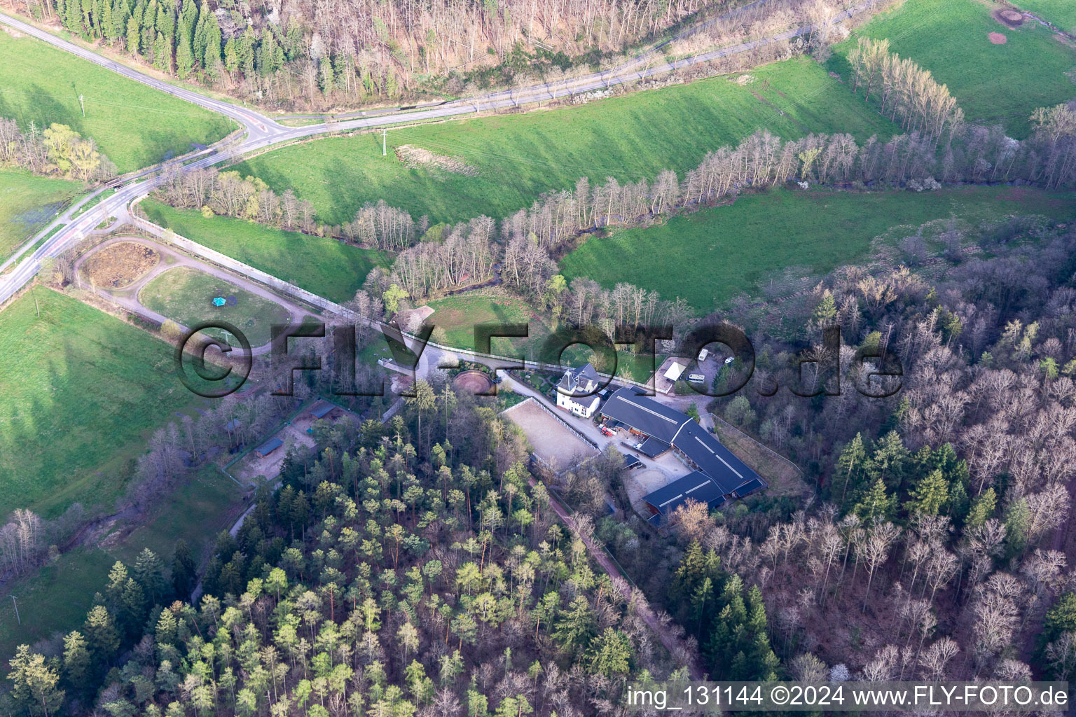 Vue oblique de Bon Waldeck à Eußerthal dans le département Rhénanie-Palatinat, Allemagne