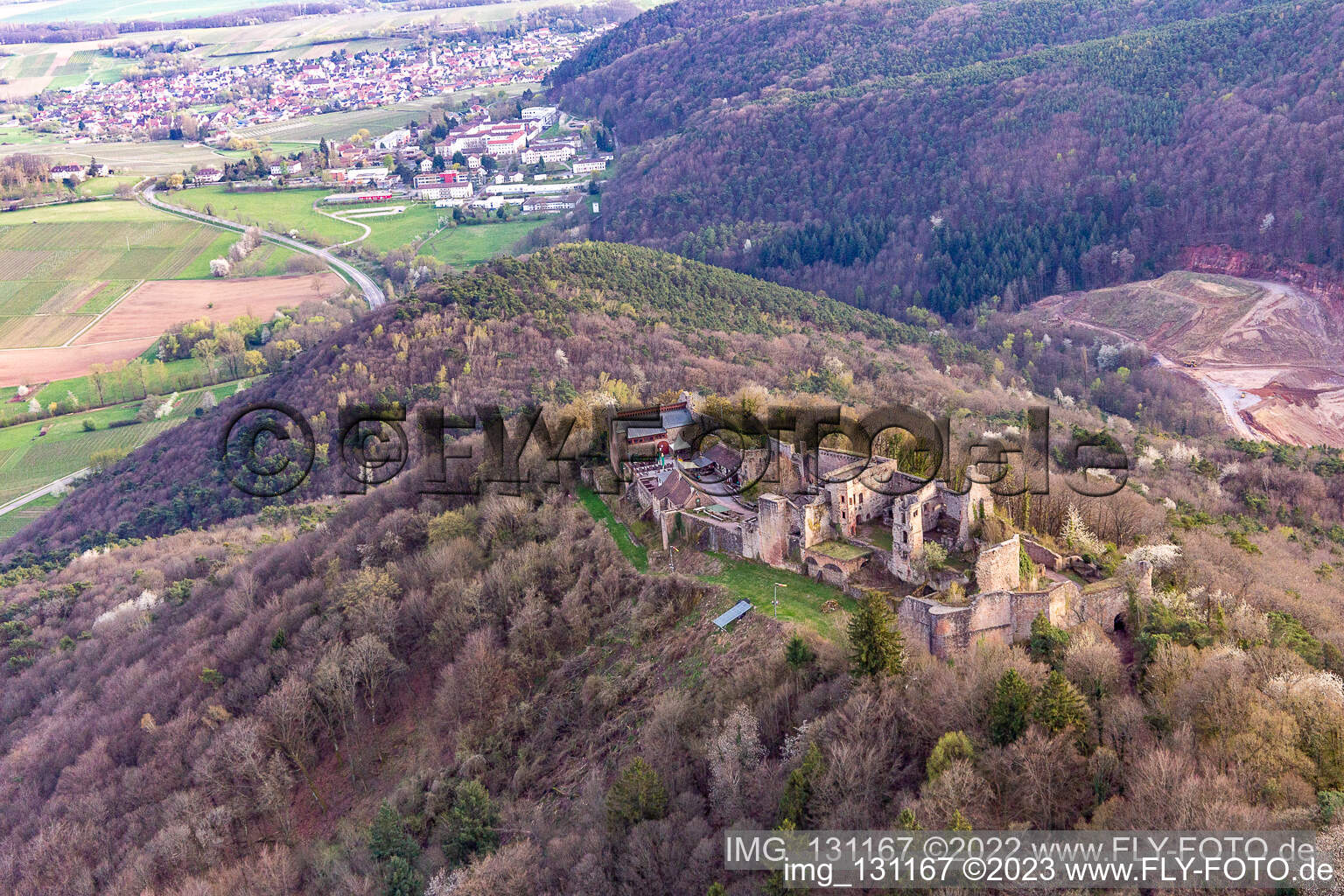 Madenbourg à Eschbach dans le département Rhénanie-Palatinat, Allemagne vue du ciel