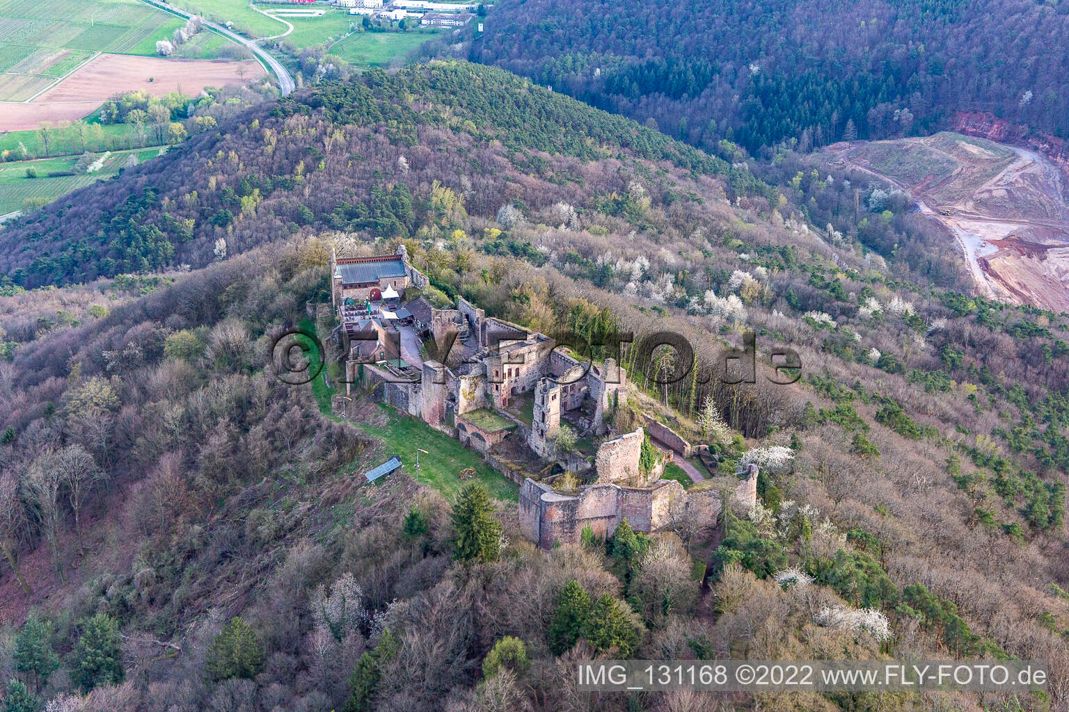 Enregistrement par drone de Madenbourg à Eschbach dans le département Rhénanie-Palatinat, Allemagne