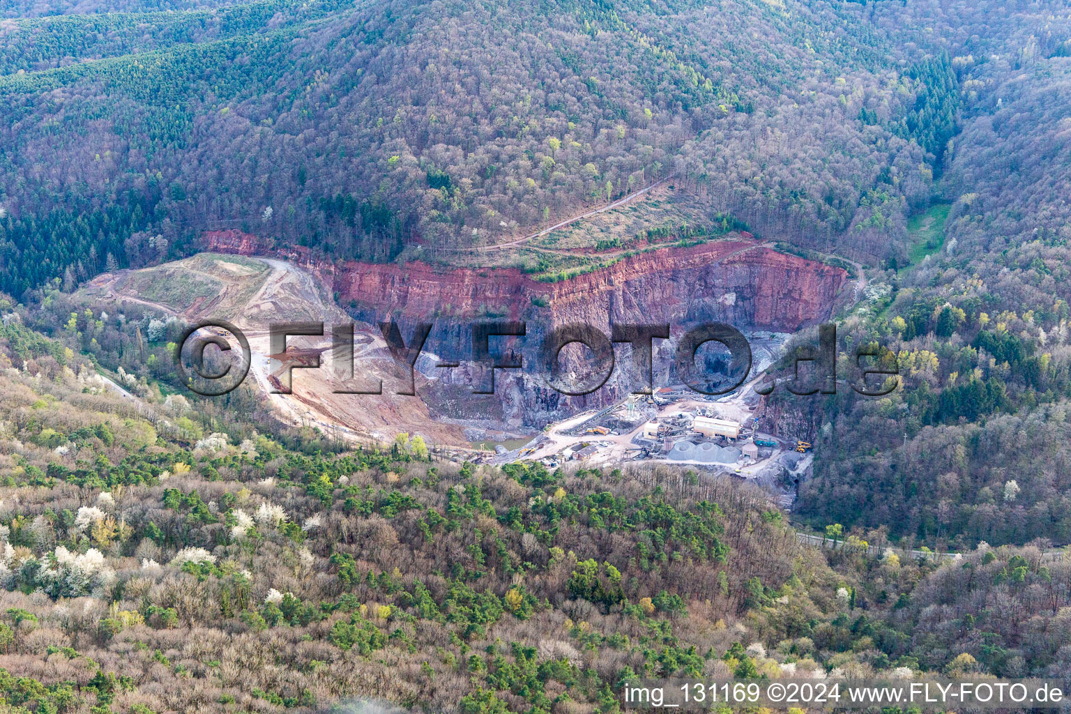 Vue aérienne de Granit du Palatinat à Waldhambach dans le département Rhénanie-Palatinat, Allemagne