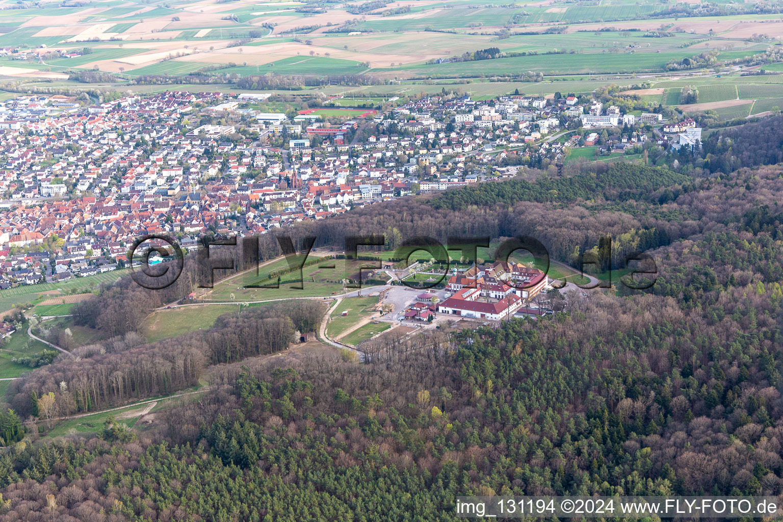 Photographie aérienne de Monastère de Liebfrauenberg à Bad Bergzabern dans le département Rhénanie-Palatinat, Allemagne