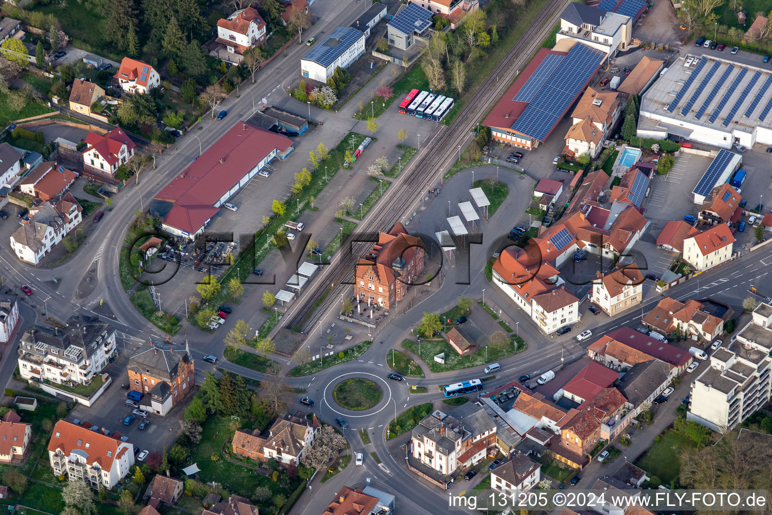 Vue aérienne de Gare à Bad Bergzabern dans le département Rhénanie-Palatinat, Allemagne