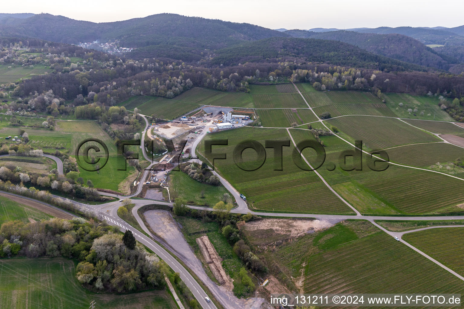 Vue aérienne de Chantier du portail du tunnel à Bad Bergzabern à Dörrenbach dans le département Rhénanie-Palatinat, Allemagne