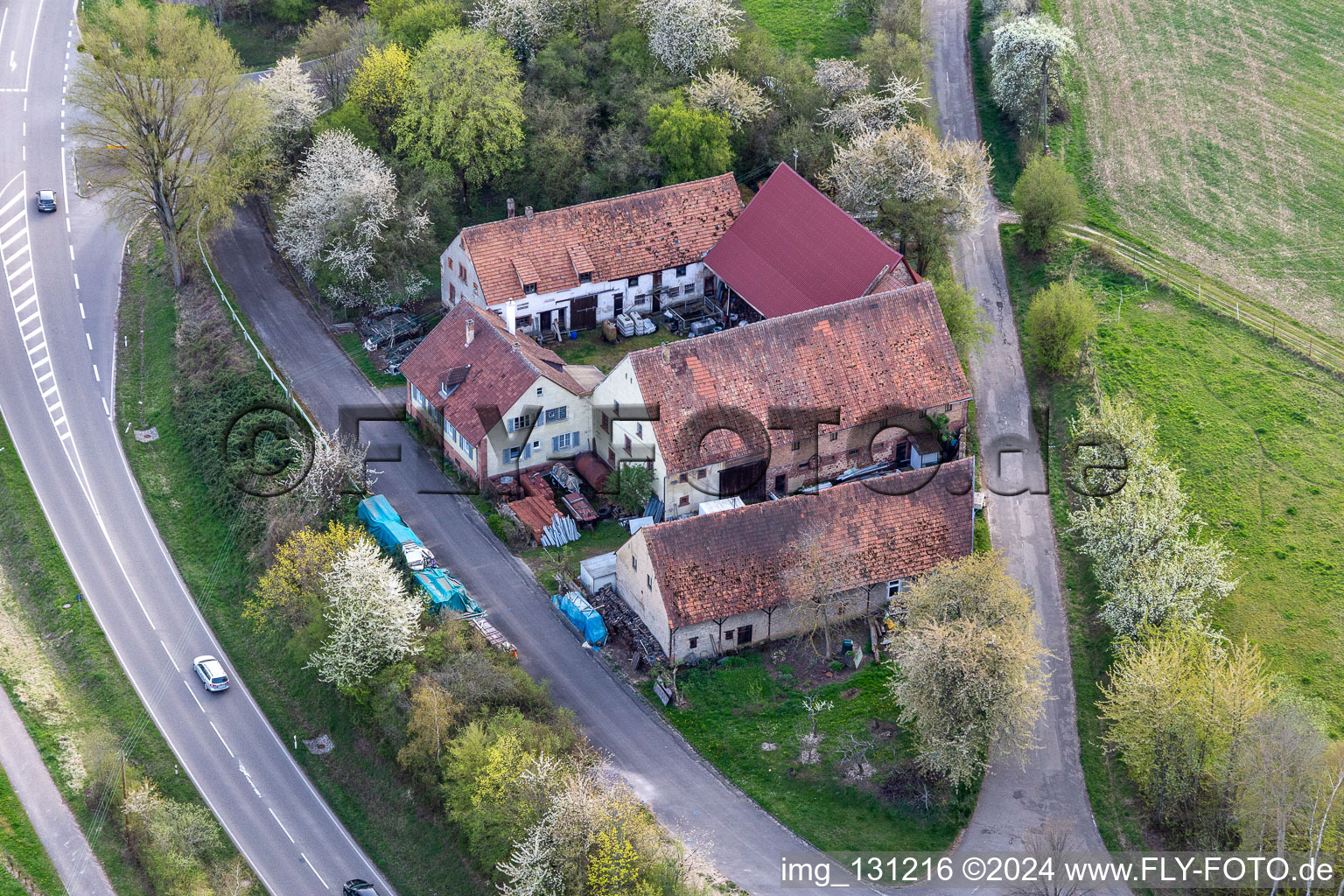 Dörrenbach dans le département Rhénanie-Palatinat, Allemagne du point de vue du drone