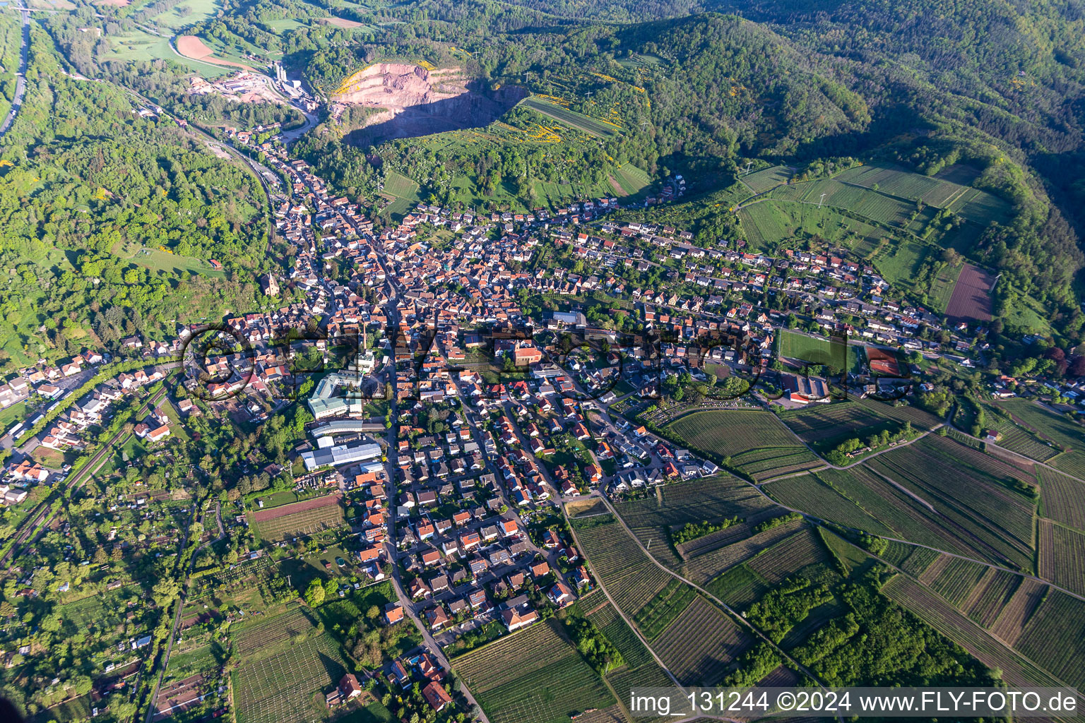 Albersweiler dans le département Rhénanie-Palatinat, Allemagne vue du ciel