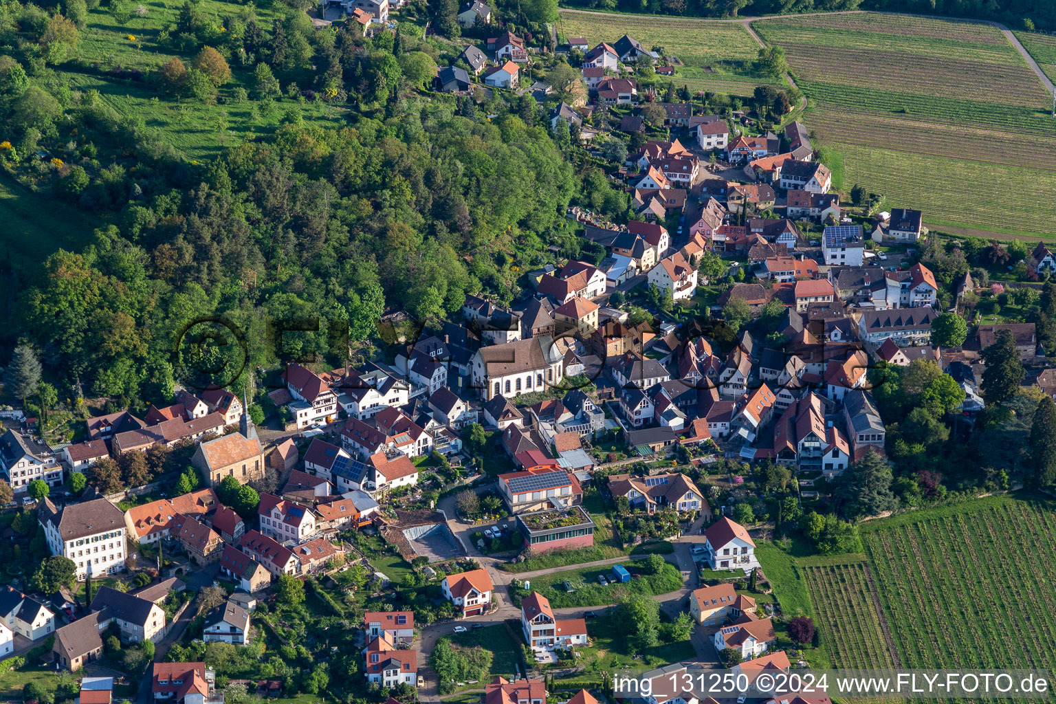 Vue aérienne de Gleisweiler dans le département Rhénanie-Palatinat, Allemagne