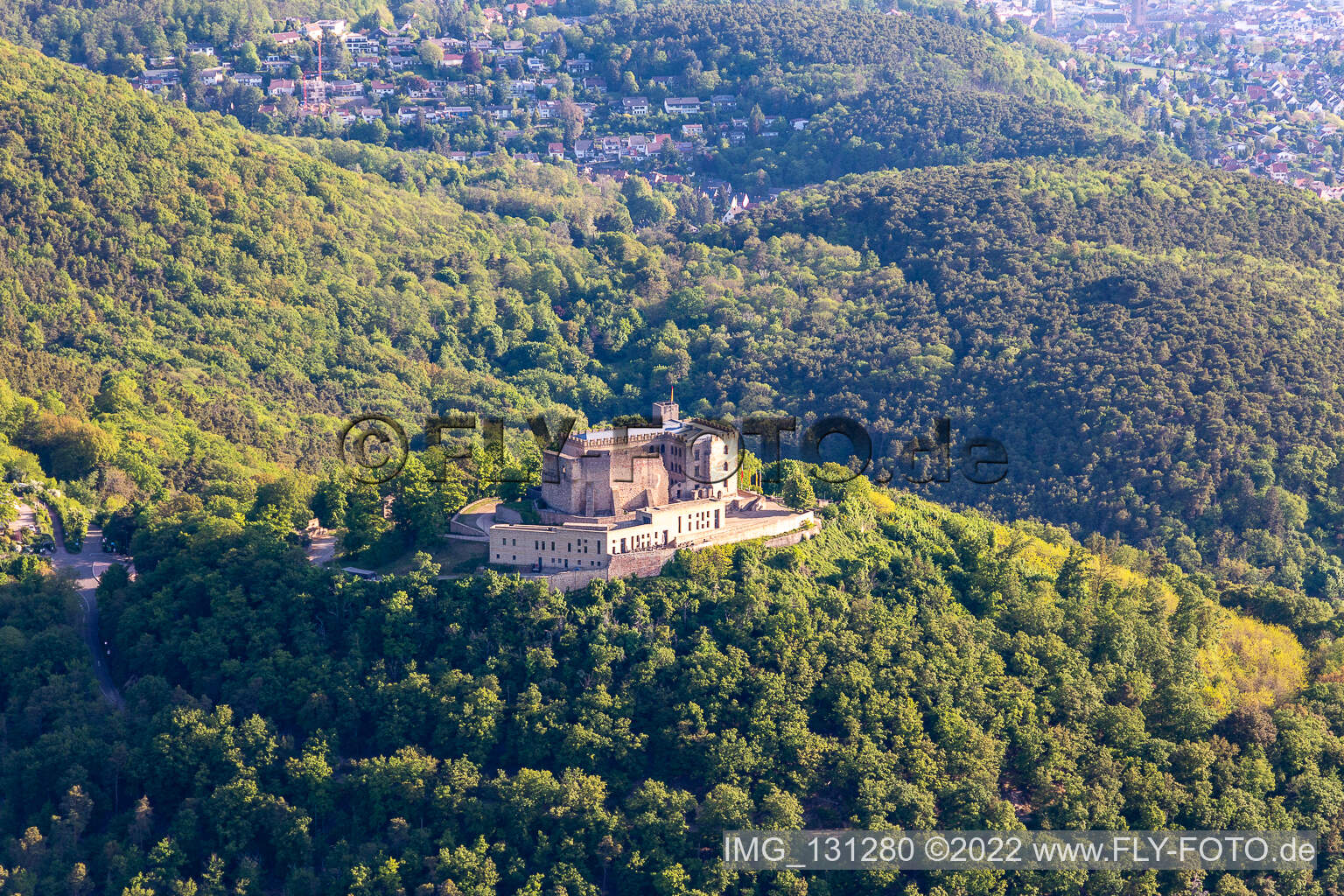 Image drone de Château de Hambach à le quartier Diedesfeld in Neustadt an der Weinstraße dans le département Rhénanie-Palatinat, Allemagne