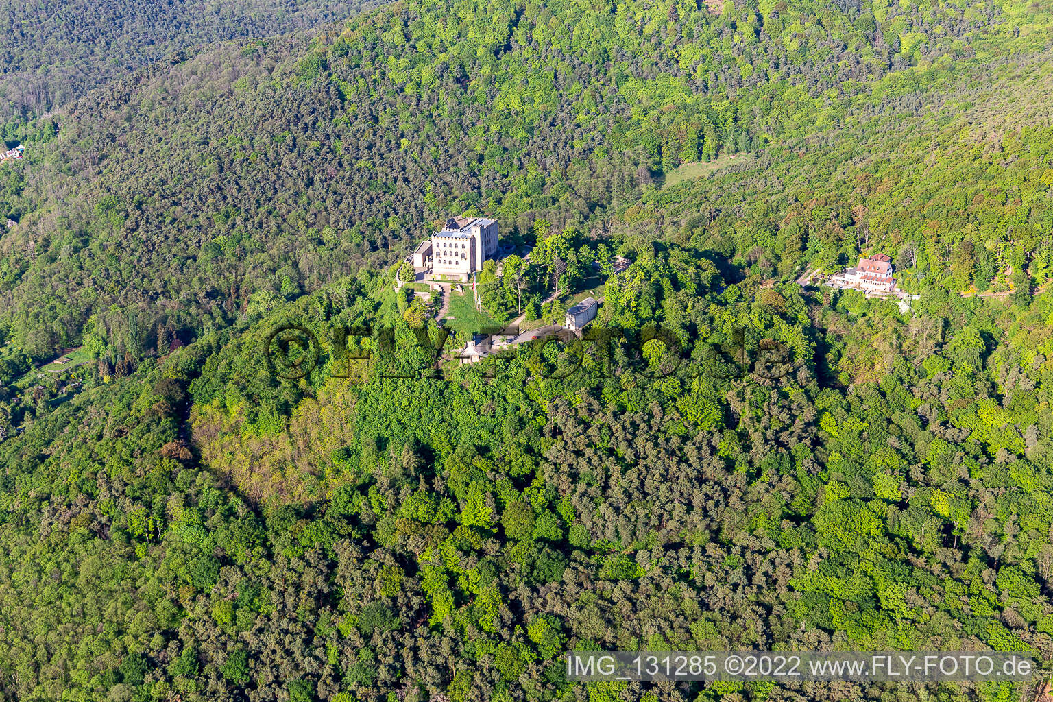 Château de Hambach à le quartier Diedesfeld in Neustadt an der Weinstraße dans le département Rhénanie-Palatinat, Allemagne vu d'un drone