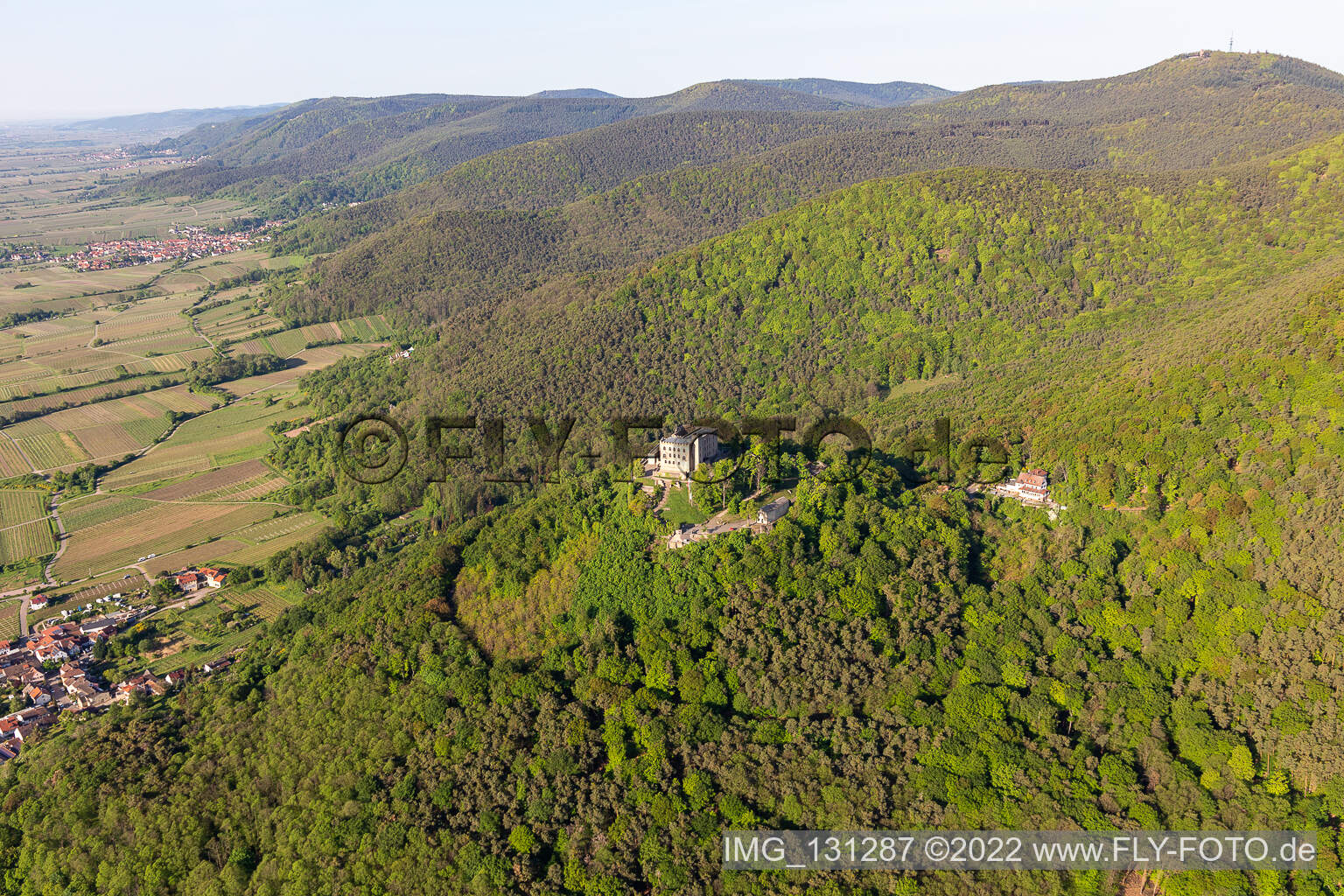 Photographie aérienne de Château de Hambach à le quartier Diedesfeld in Neustadt an der Weinstraße dans le département Rhénanie-Palatinat, Allemagne