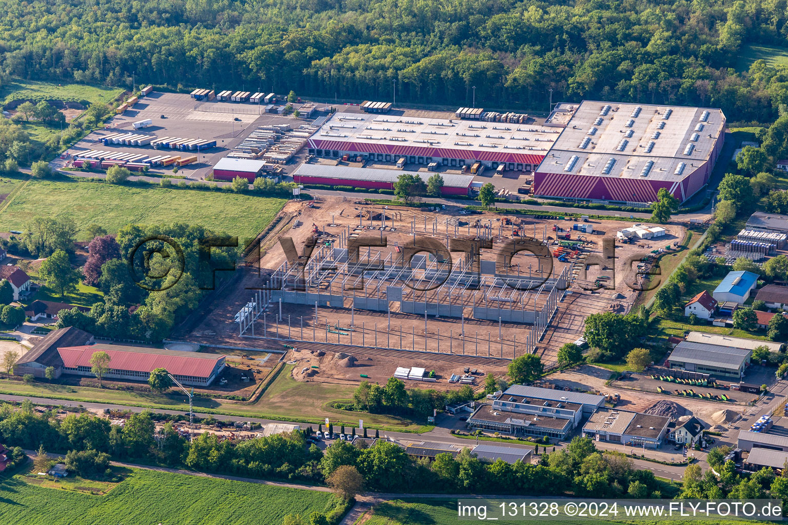 Vue aérienne de Hornbach Chantier du centre logistique de Hornbach Essingen à le quartier Dreihof in Essingen dans le département Rhénanie-Palatinat, Allemagne