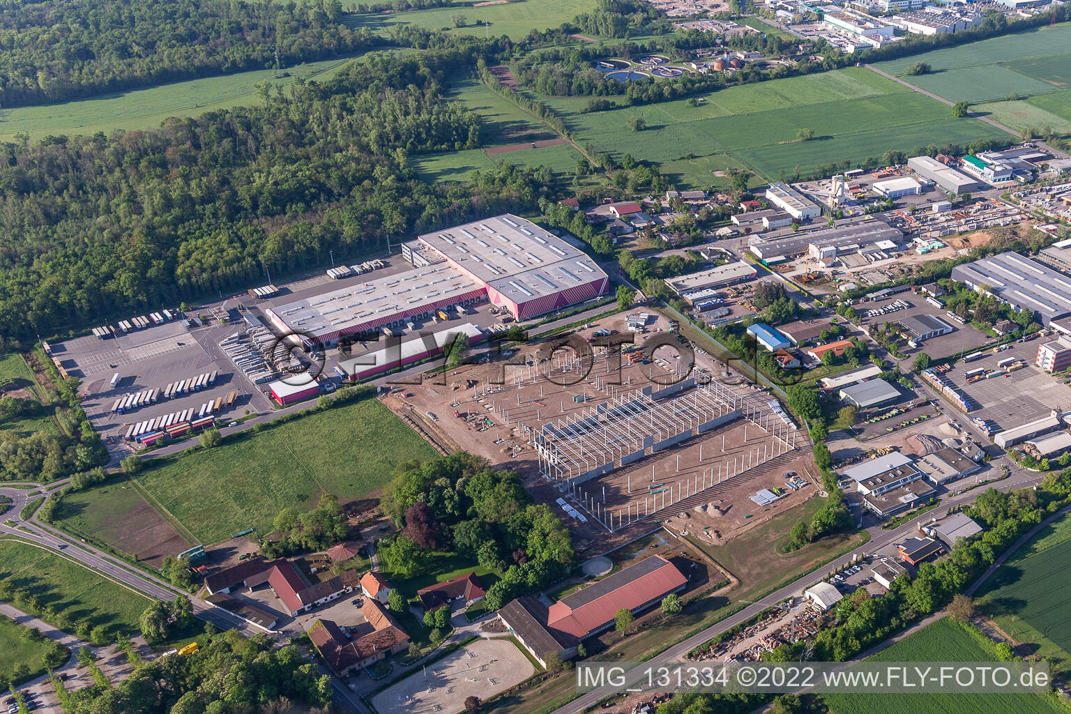 Vue oblique de Hornbach Chantier du centre logistique de Hornbach Essingen à le quartier Dreihof in Essingen dans le département Rhénanie-Palatinat, Allemagne