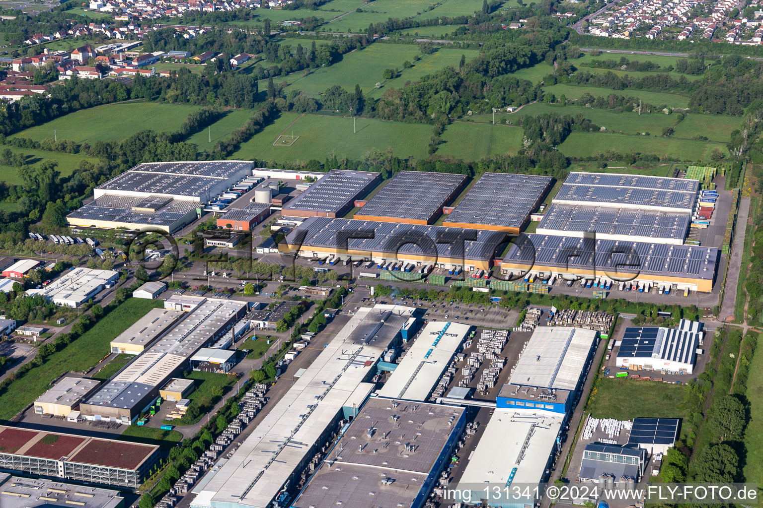 Vue aérienne de Zone industrielle Landau Ost TRAVAUX DE PNEUS Michelin. LANDAU à Landau in der Pfalz dans le département Rhénanie-Palatinat, Allemagne