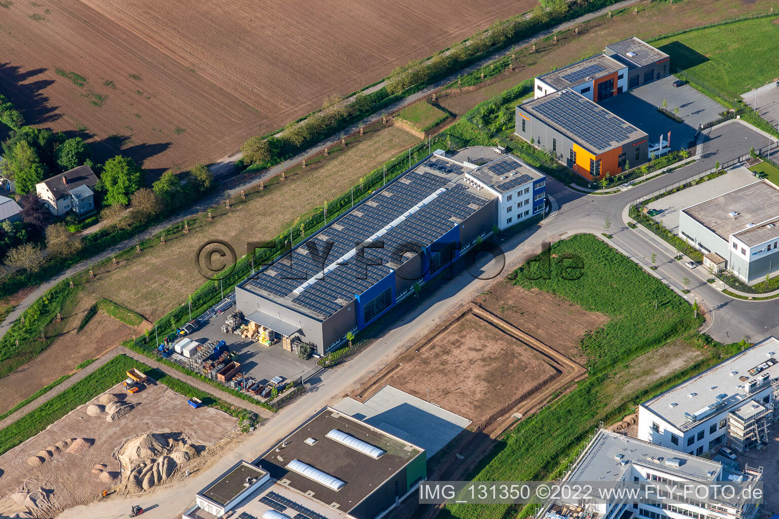 Vue oblique de EmiCo Emission Control Systems GmbH à le quartier Queichheim in Landau in der Pfalz dans le département Rhénanie-Palatinat, Allemagne