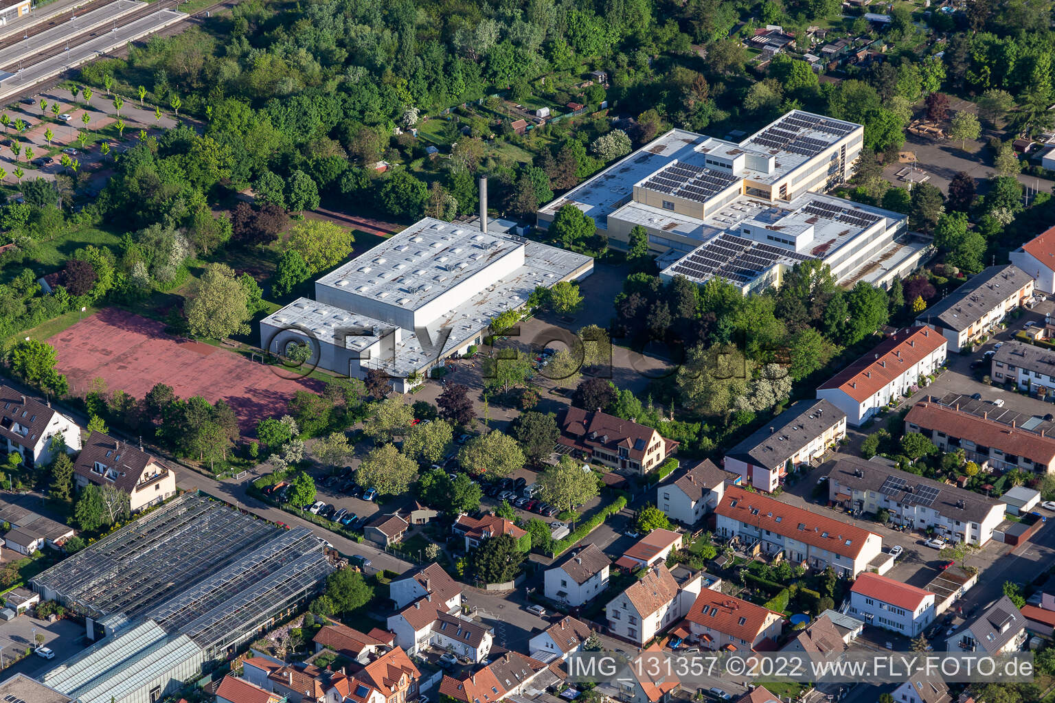 Vue aérienne de École polyvalente intégrée à Landau à le quartier Queichheim in Landau in der Pfalz dans le département Rhénanie-Palatinat, Allemagne