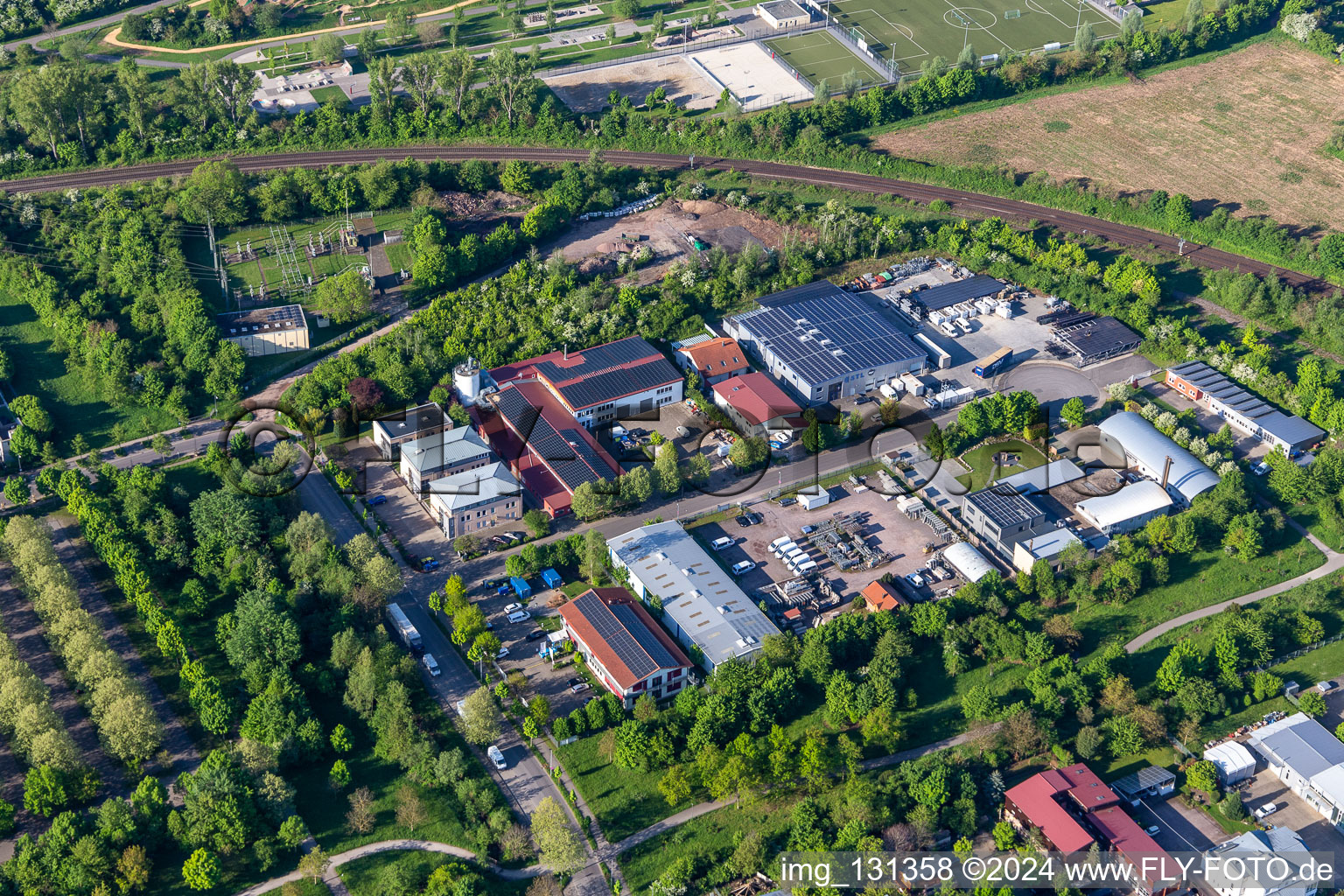 Vue aérienne de Zone commerciale de la rue Albert Einstein à Landau in der Pfalz dans le département Rhénanie-Palatinat, Allemagne