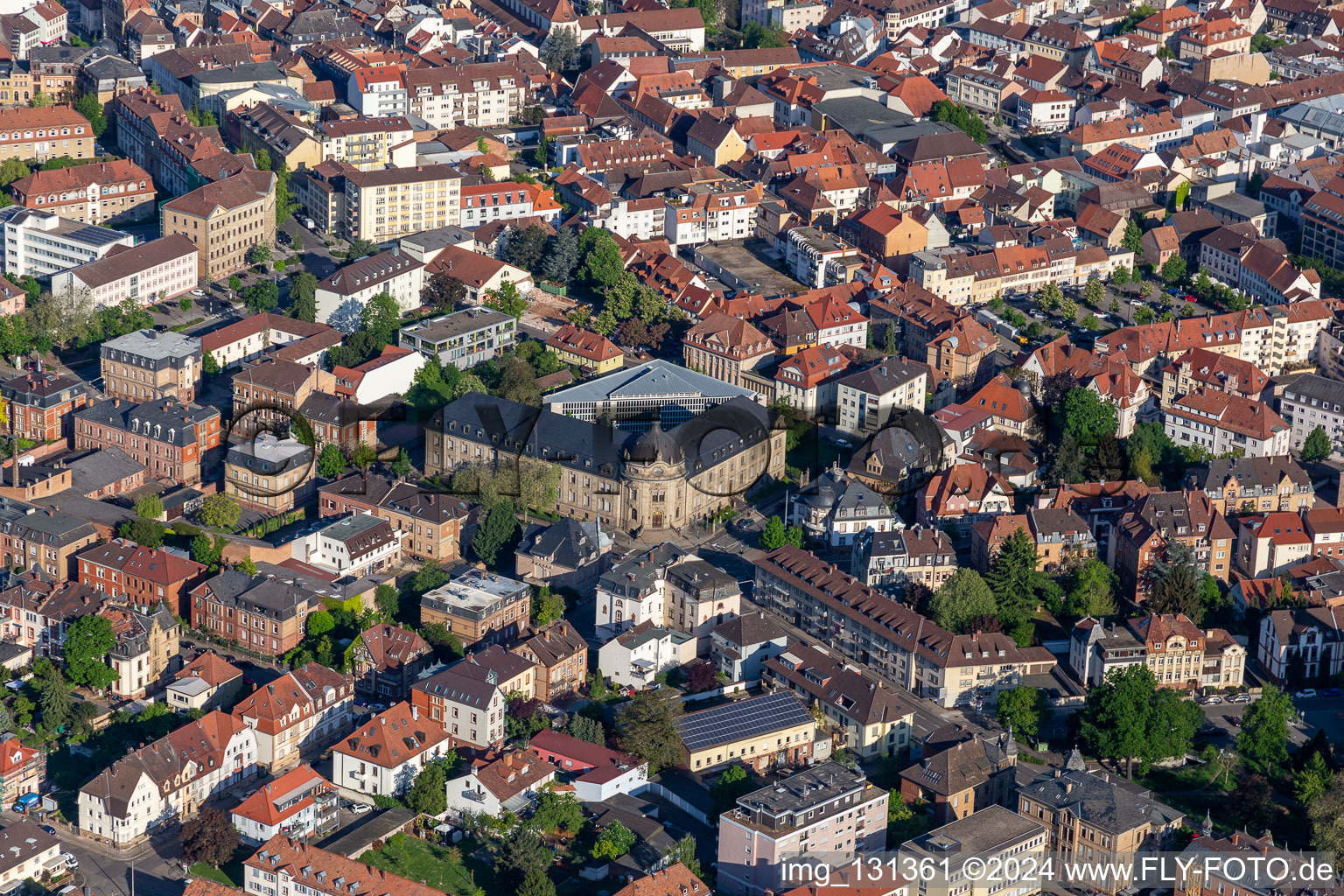 Vue aérienne de Tribunal de district Landau in der Pfalz à Landau in der Pfalz dans le département Rhénanie-Palatinat, Allemagne