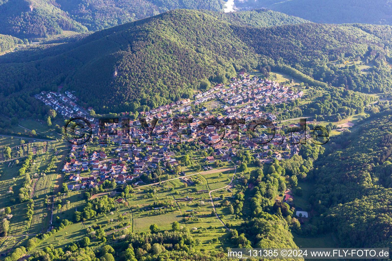 Vue oblique de Wernersberg dans le département Rhénanie-Palatinat, Allemagne