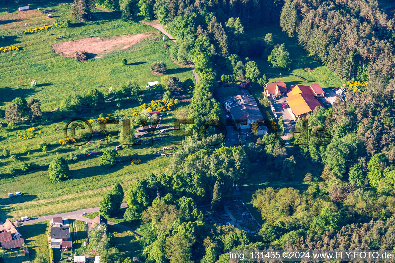 Vue aérienne de Ange menuisier à Birkenhördt dans le département Rhénanie-Palatinat, Allemagne