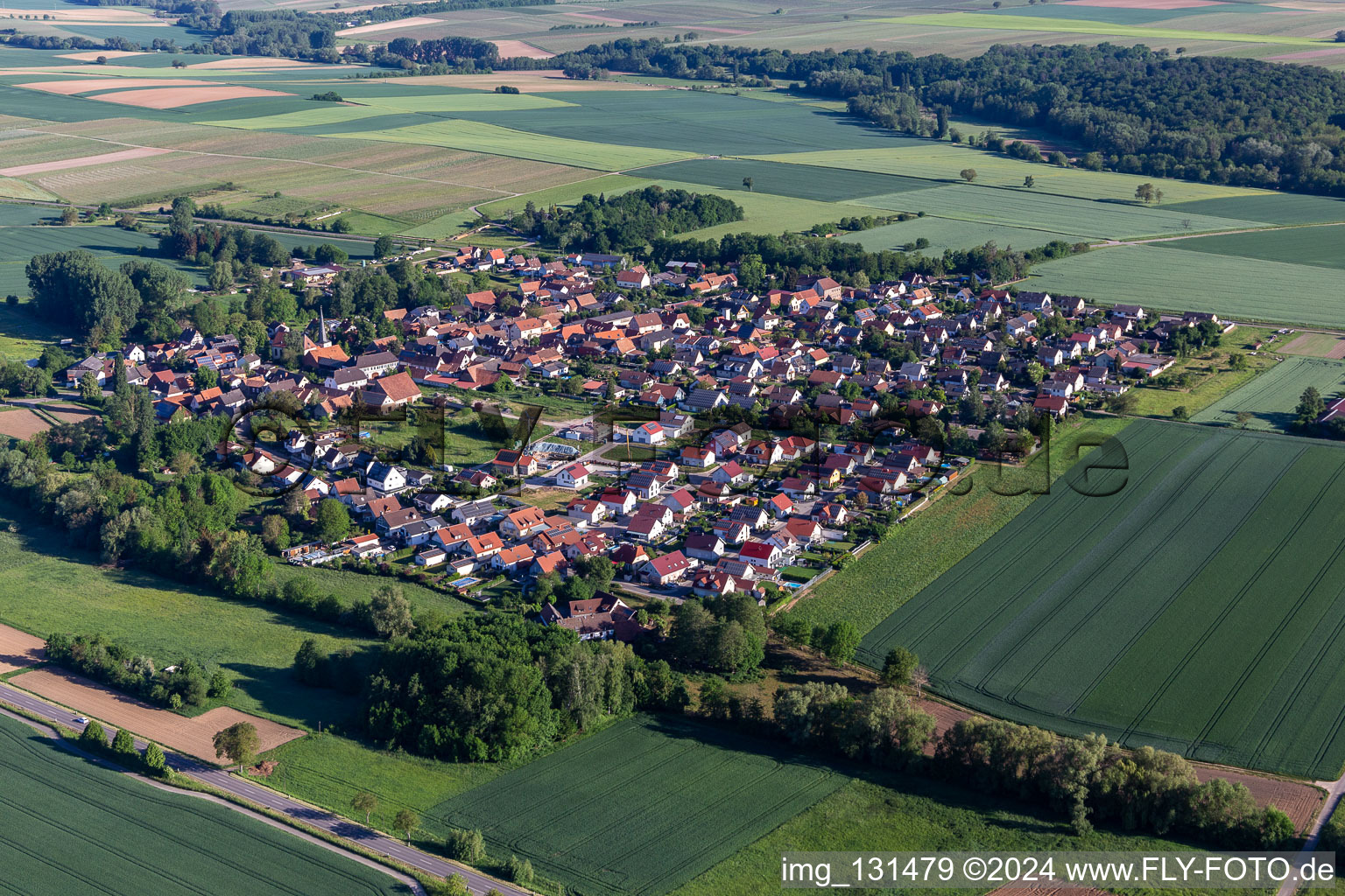 Barbelroth dans le département Rhénanie-Palatinat, Allemagne du point de vue du drone