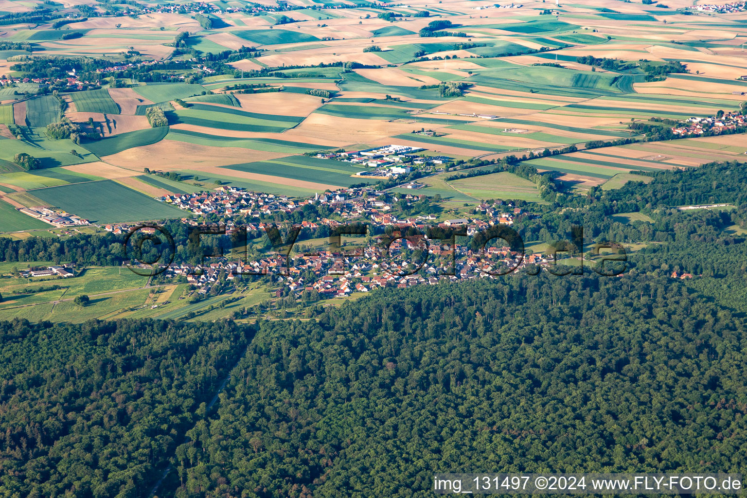 Vue aérienne de Scheibenhard dans le département Bas Rhin, France