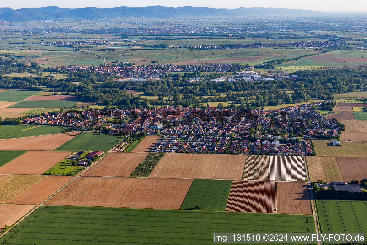 Steinweiler dans le département Rhénanie-Palatinat, Allemagne d'un drone