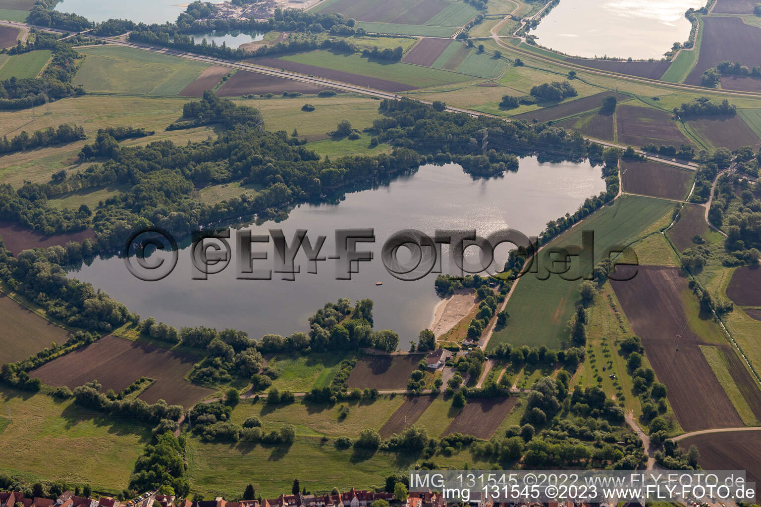 Vue aérienne de Lac de carrière Johanneswiese à Jockgrim dans le département Rhénanie-Palatinat, Allemagne