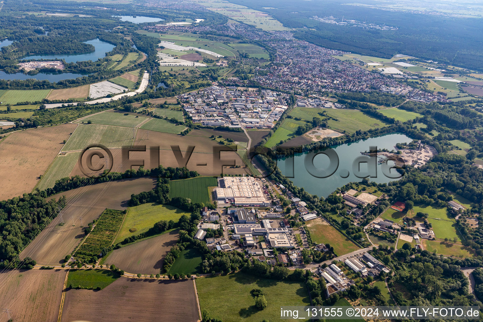 Vue aérienne de Coca-Cola European Partners Allemagne GmbH à le quartier Neureut in Karlsruhe dans le département Bade-Wurtemberg, Allemagne