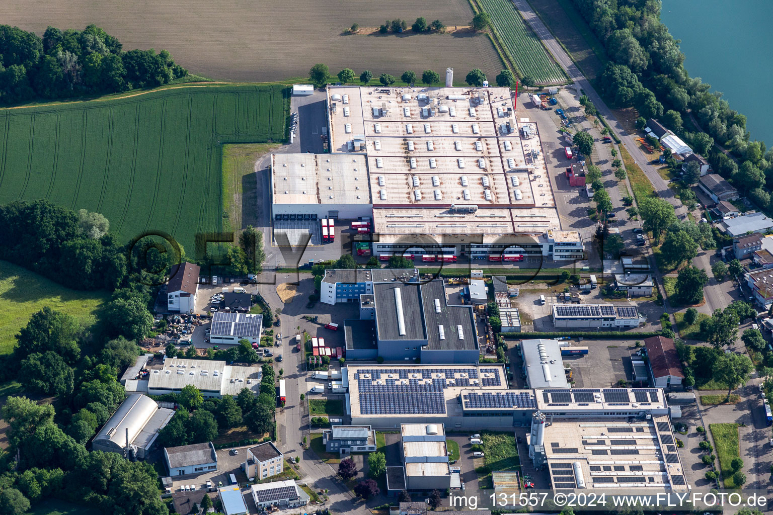 Vue aérienne de Coca-Cola European Partners Allemagne GmbH à le quartier Neureut in Karlsruhe dans le département Bade-Wurtemberg, Allemagne