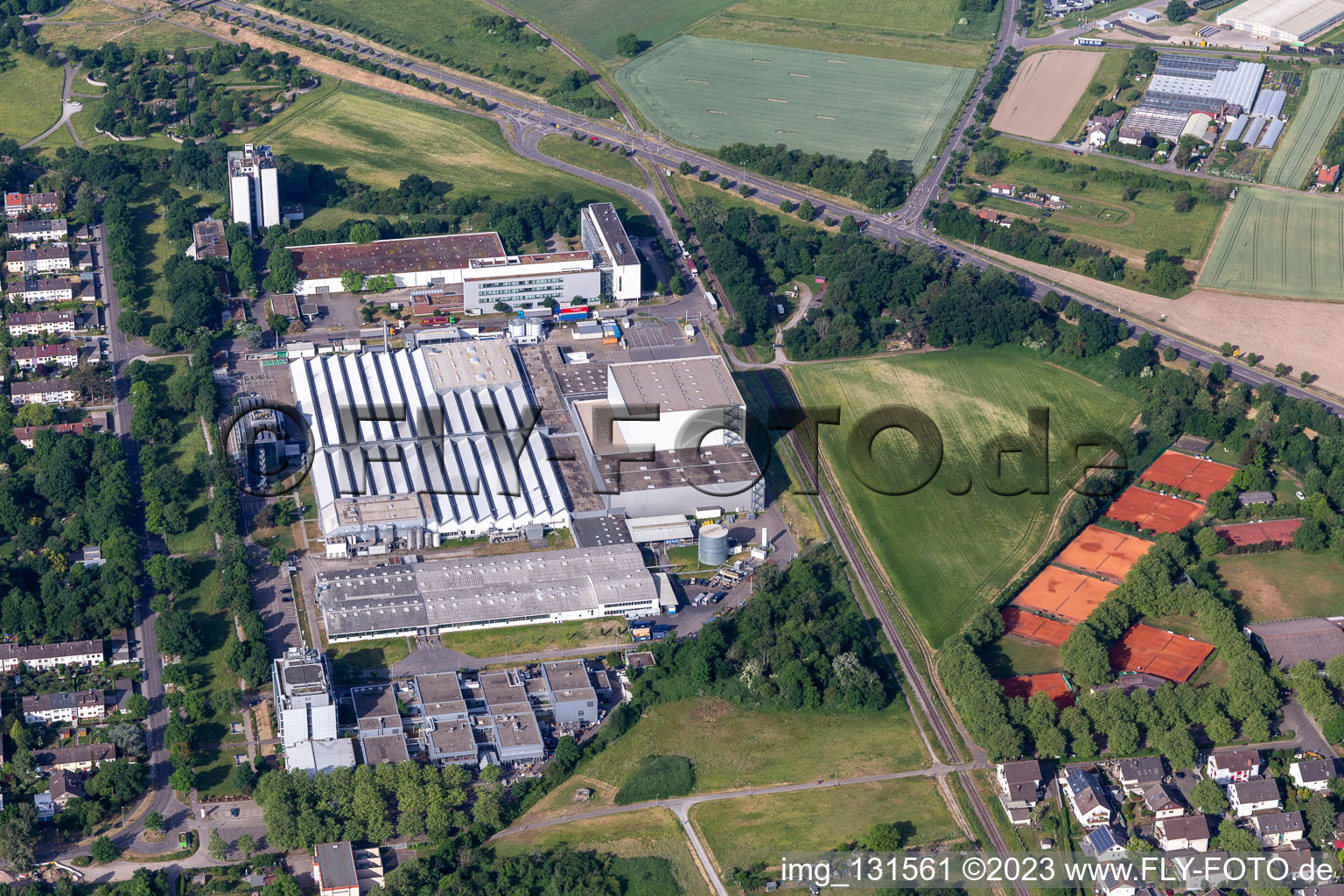 Photographie aérienne de L'ORÉAL Production Germany GmbH & Co. KG à le quartier Nordweststadt in Karlsruhe dans le département Bade-Wurtemberg, Allemagne