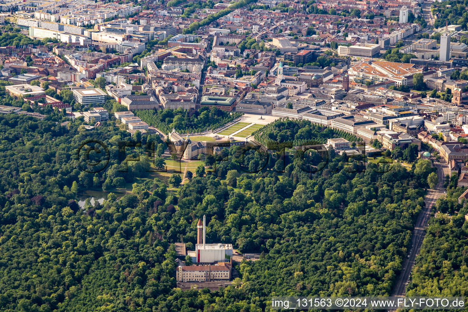 Vue aérienne de Jardin du château à le quartier Innenstadt-West in Karlsruhe dans le département Bade-Wurtemberg, Allemagne