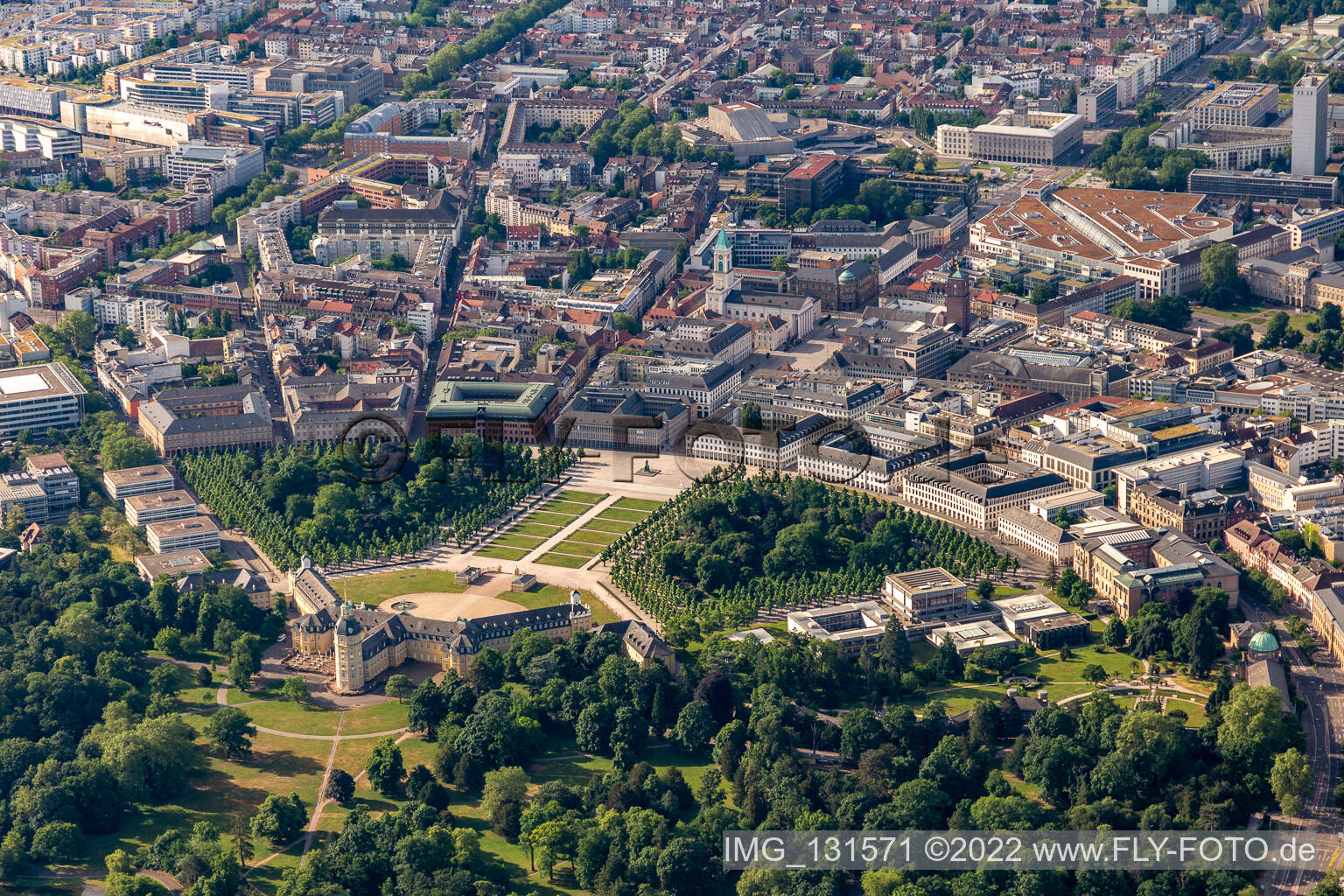 Vue aérienne de Jardin du château à le quartier Innenstadt-West in Karlsruhe dans le département Bade-Wurtemberg, Allemagne