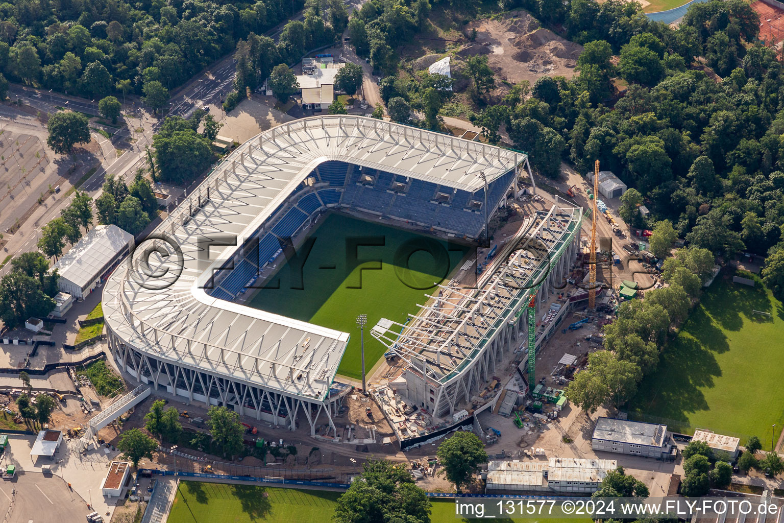 Vue aérienne de Nouveau chantier de construction pour le stade Wildpark du club sportif de Karlsruhe à le quartier Innenstadt-Ost in Karlsruhe dans le département Bade-Wurtemberg, Allemagne