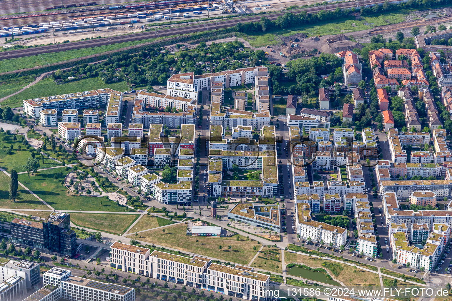 Vue aérienne de Parc de la ville à le quartier Südstadt in Karlsruhe dans le département Bade-Wurtemberg, Allemagne