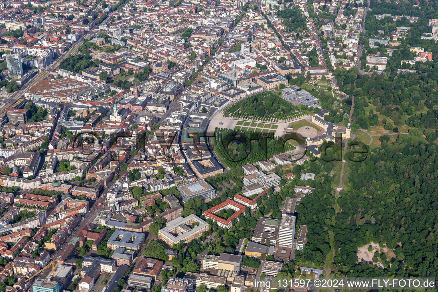 Vue aérienne de Cercle à le quartier Innenstadt-West in Karlsruhe dans le département Bade-Wurtemberg, Allemagne