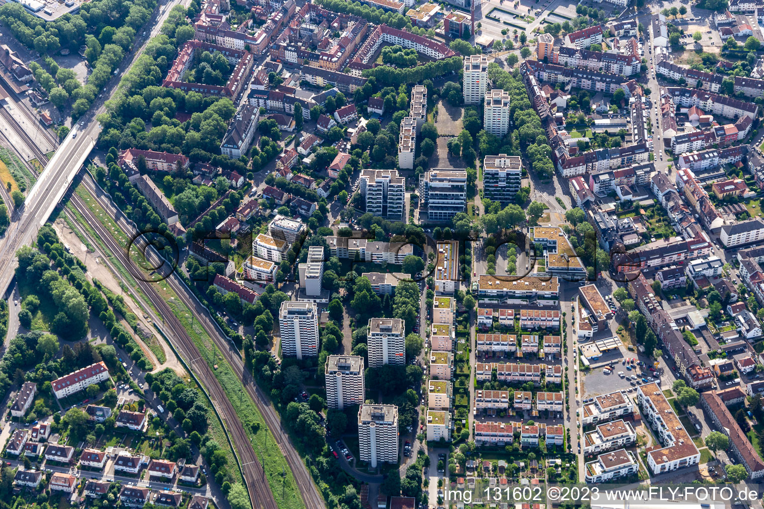 Vue aérienne de Pfaffstraße Margrafen-Stift à le quartier Durlach in Karlsruhe dans le département Bade-Wurtemberg, Allemagne