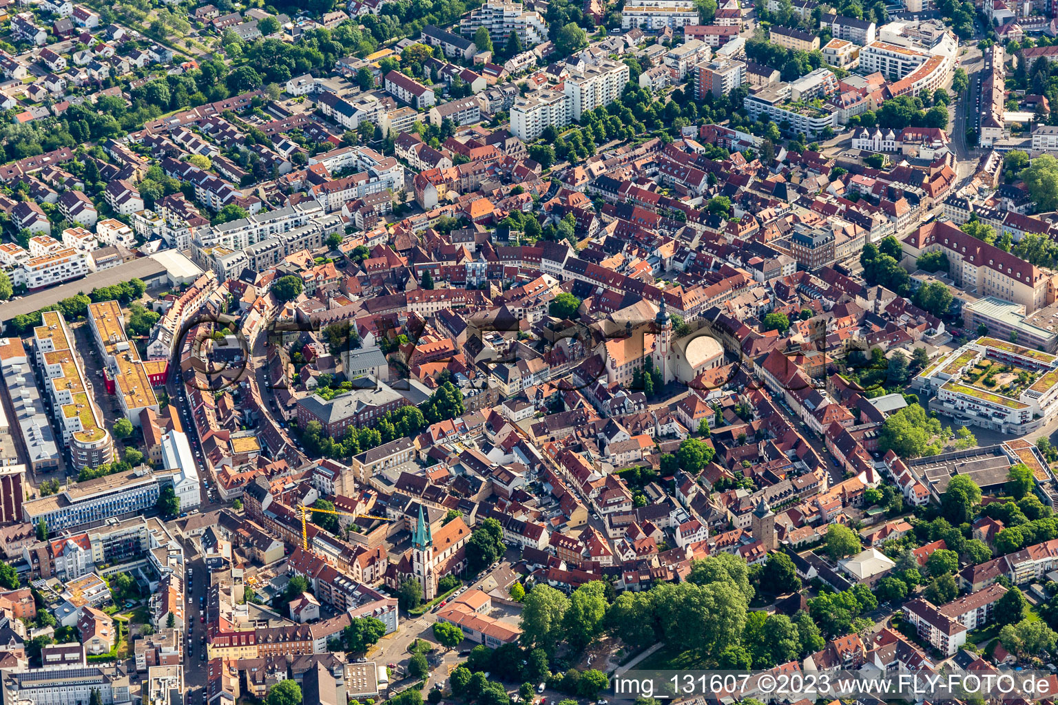 Vue aérienne de Vieille ville historique Durlach à le quartier Durlach in Karlsruhe dans le département Bade-Wurtemberg, Allemagne