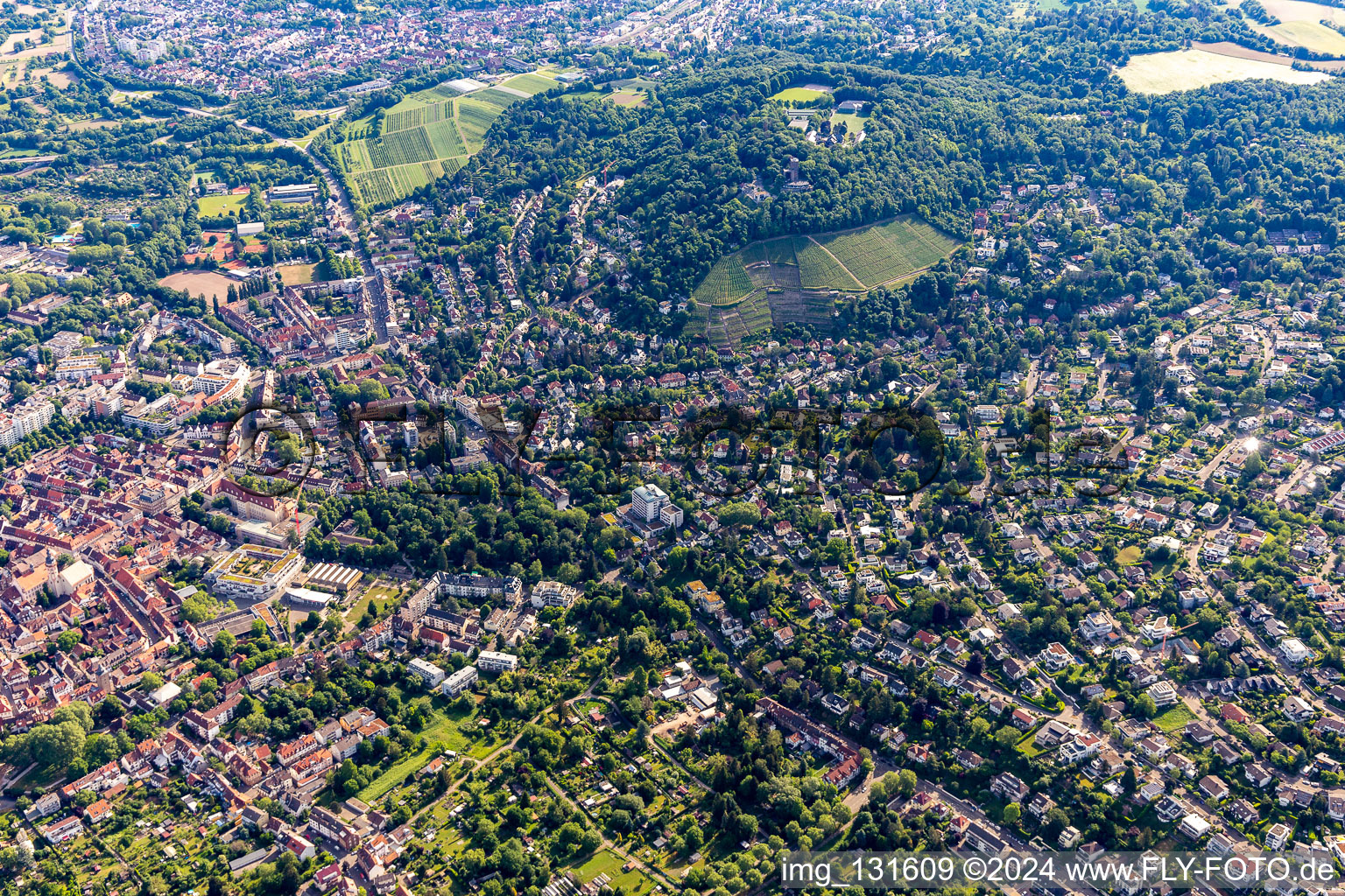 Vue aérienne de Turmberg, Geigersberg à le quartier Durlach in Karlsruhe dans le département Bade-Wurtemberg, Allemagne