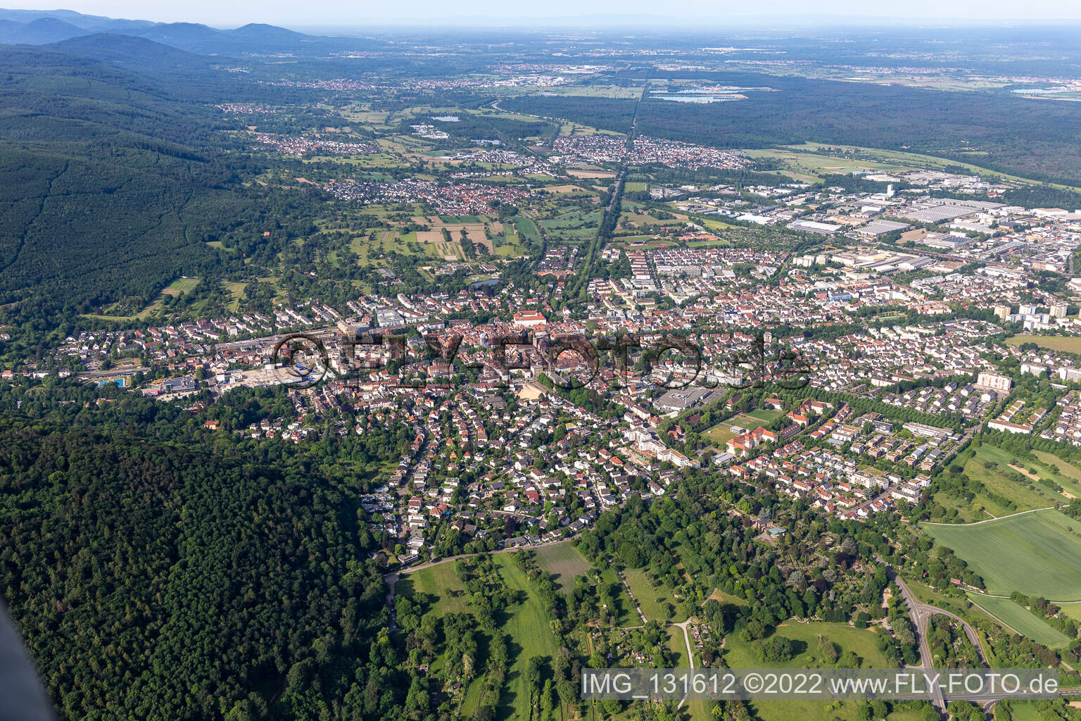 Vue aérienne de Ettlingen dans le département Bade-Wurtemberg, Allemagne