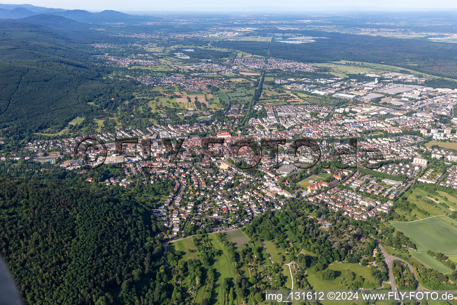 Vue aérienne de Ettlingen dans le département Bade-Wurtemberg, Allemagne