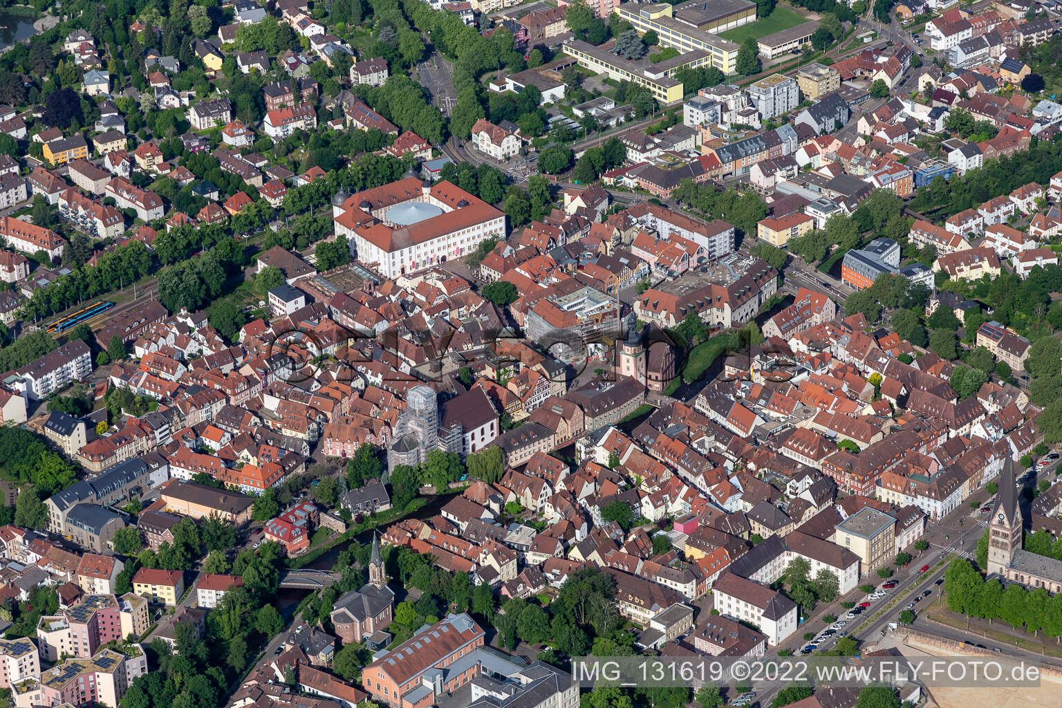 Vue aérienne de Vieille ville historique à Ettlingen dans le département Bade-Wurtemberg, Allemagne