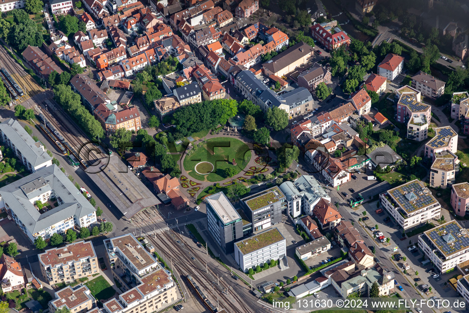 Vue aérienne de Parc municipal Ettlingen à Ettlingen dans le département Bade-Wurtemberg, Allemagne