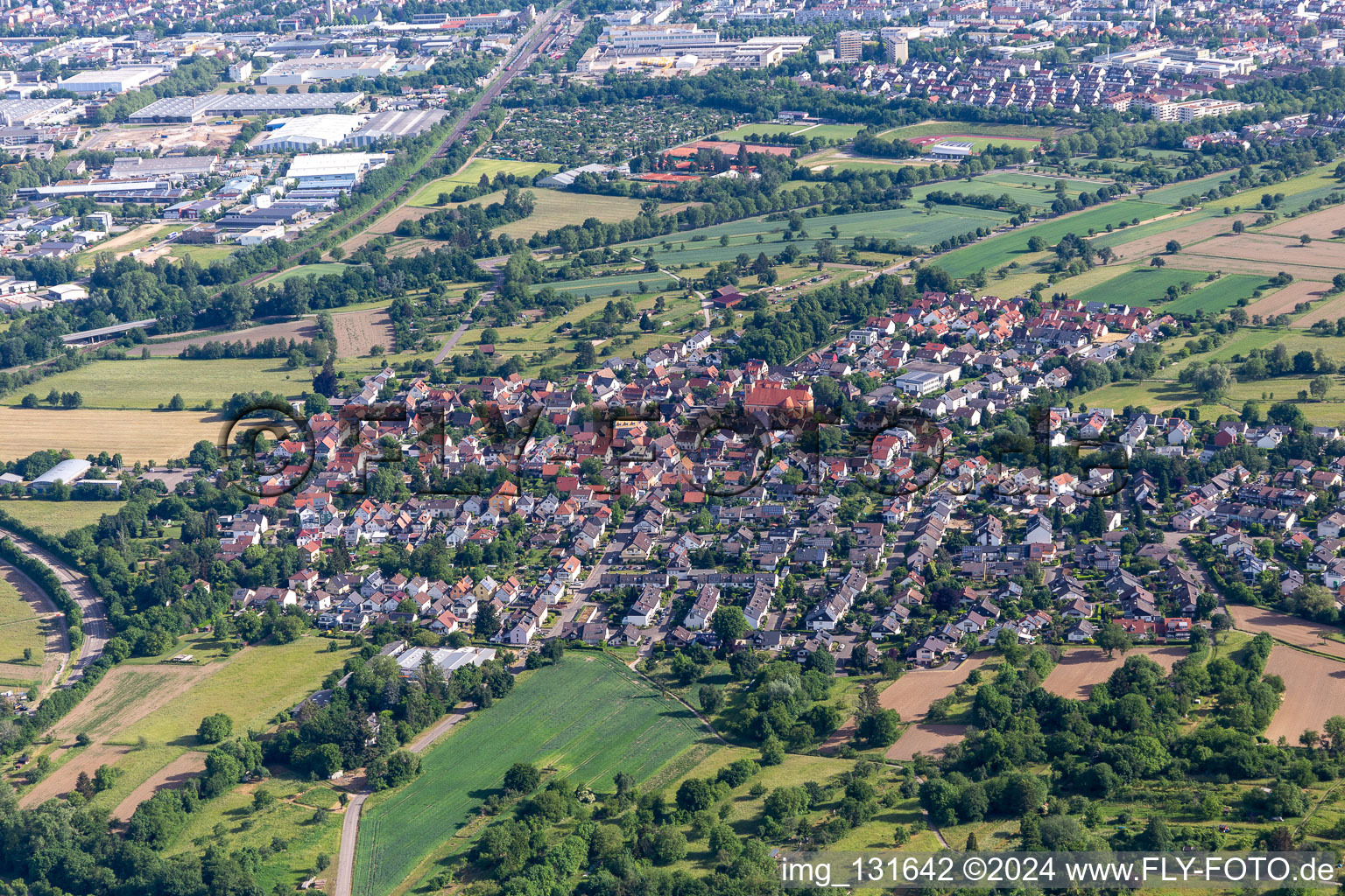 Quartier Oberweier in Ettlingen dans le département Bade-Wurtemberg, Allemagne depuis l'avion