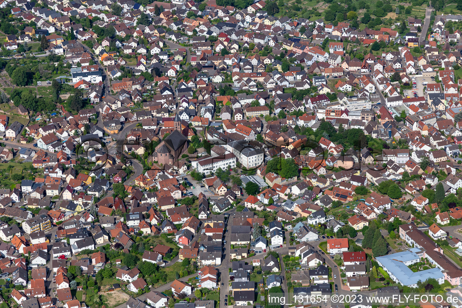 Vue aérienne de L'hôtel de ville à Malsch dans le département Bade-Wurtemberg, Allemagne
