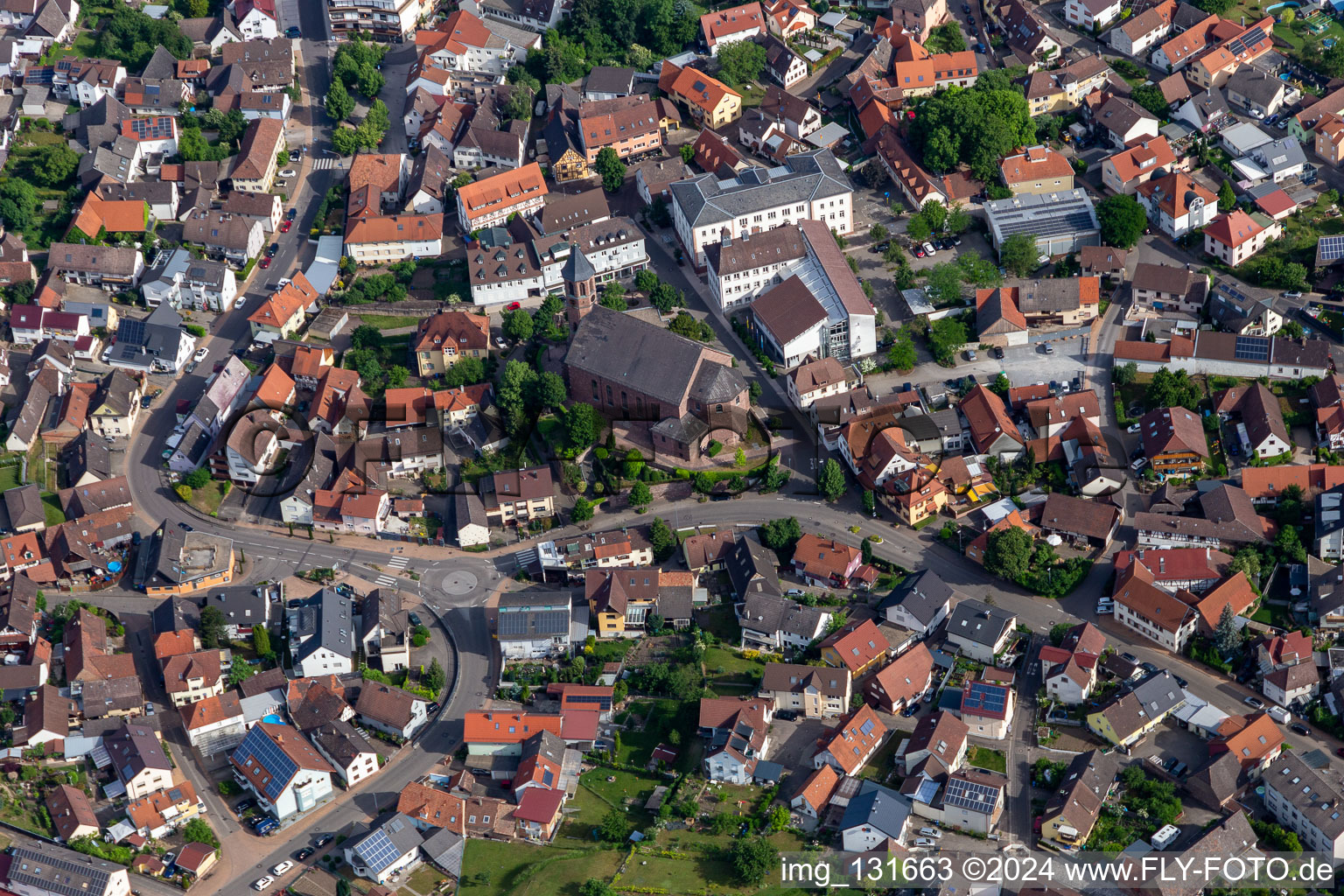 Vue aérienne de Bureau paroissial de Saint-Cyriak à Malsch dans le département Bade-Wurtemberg, Allemagne