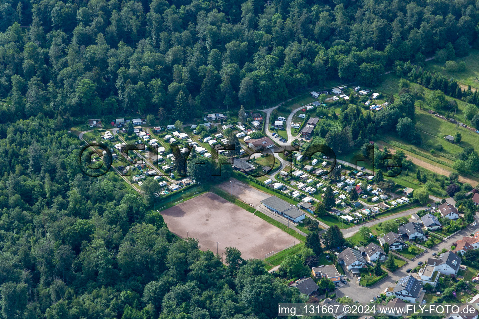 Vue aérienne de Amis du camping prairies de montagne Malsch eV Siegfried Heid à le quartier Waldprechtsweier in Malsch dans le département Bade-Wurtemberg, Allemagne