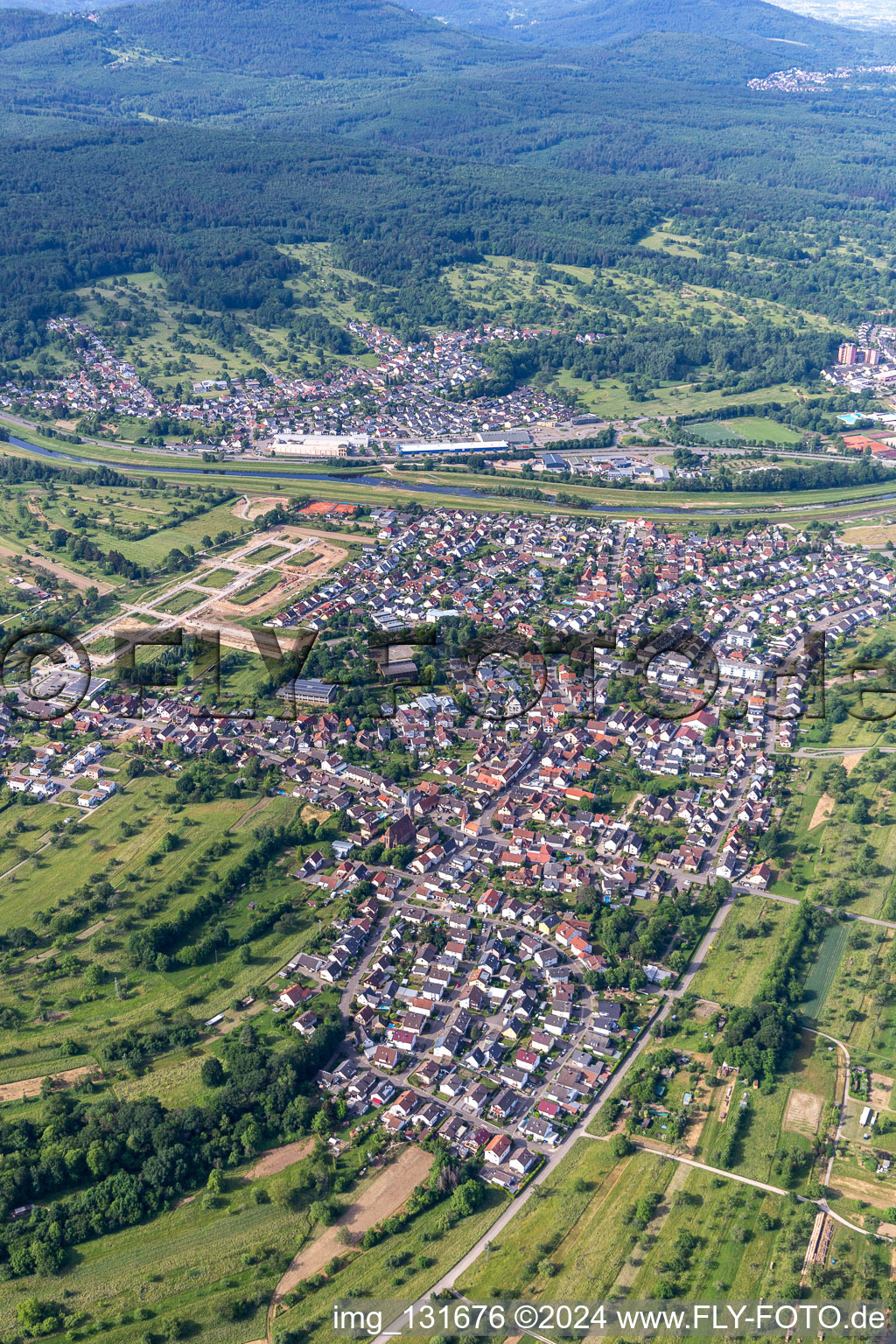 Vue aérienne de Bischweier dans le département Bade-Wurtemberg, Allemagne