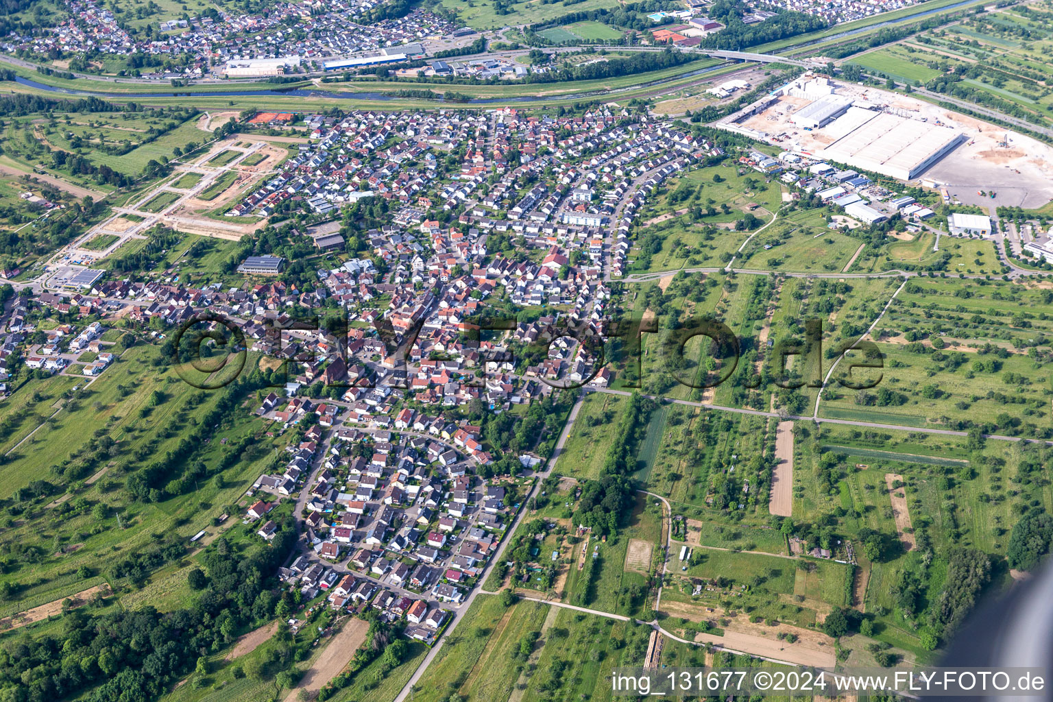 Vue aérienne de Bischweier dans le département Bade-Wurtemberg, Allemagne