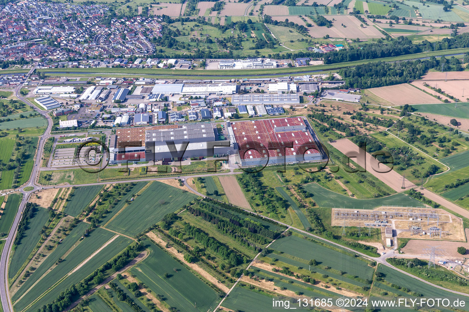 Vue aérienne de Brose Rastatt - Pièces de véhicules Brose, usine Mercedes-Benz Kuppenheim à Kuppenheim dans le département Bade-Wurtemberg, Allemagne